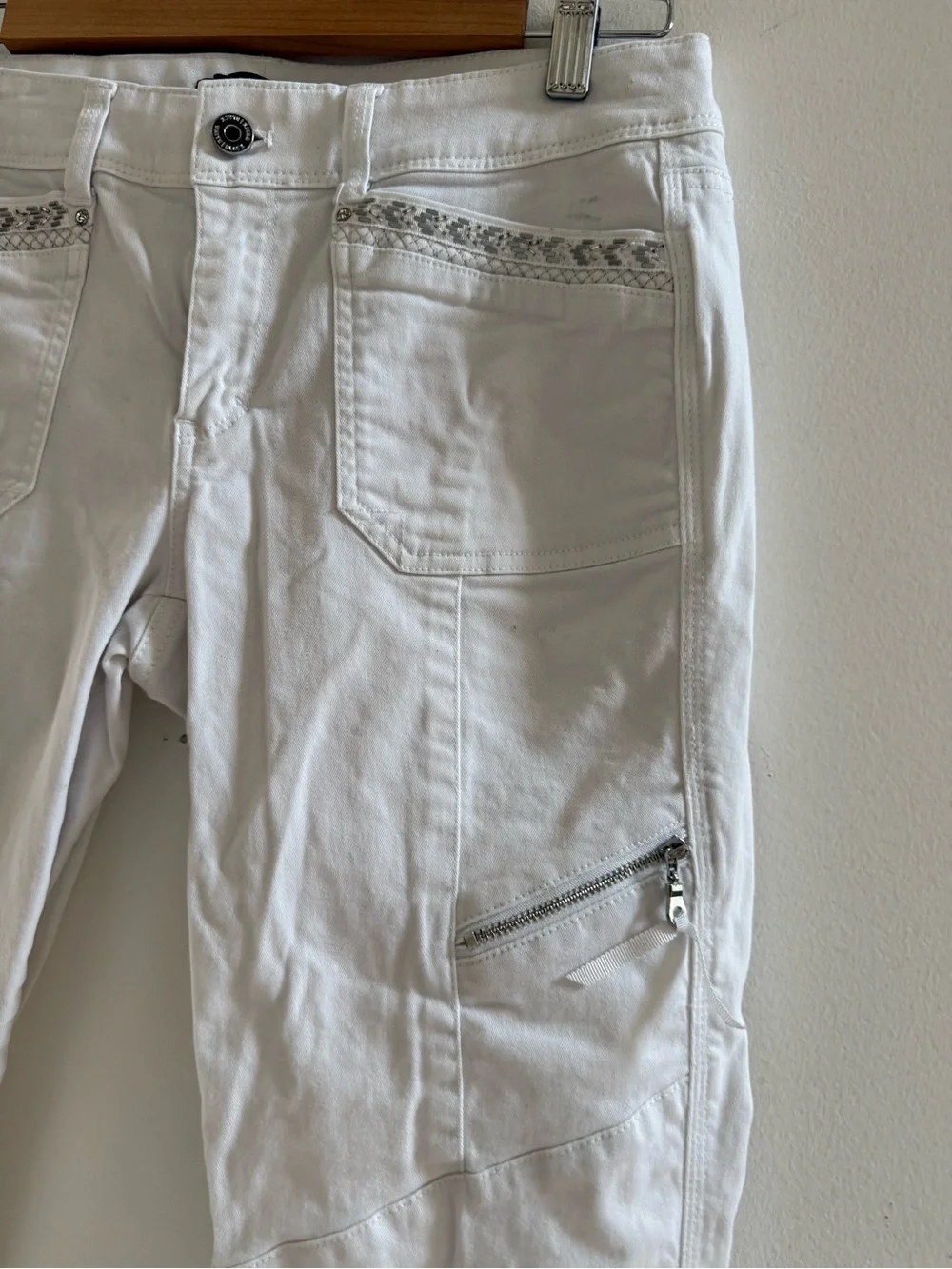 White House Black Market White Crop Pants Size 6 | Embellished Pocket Detail - Picture 3 of 7
